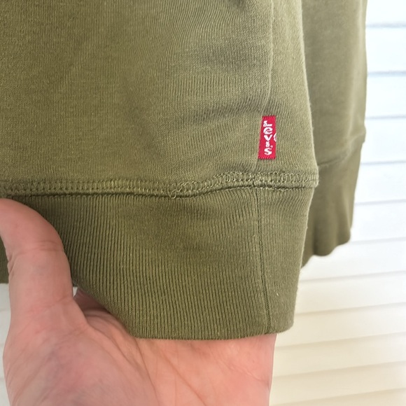Levi’s army green crew neck sweater - Picture 2 of 7